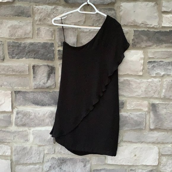 One shoulder black dress - Picture 2 of 4